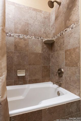 215 Center St Apt 109, San Antonio, TX 78202