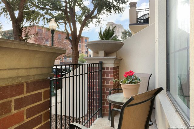 215 Center St Apt 109, San Antonio, TX 78202