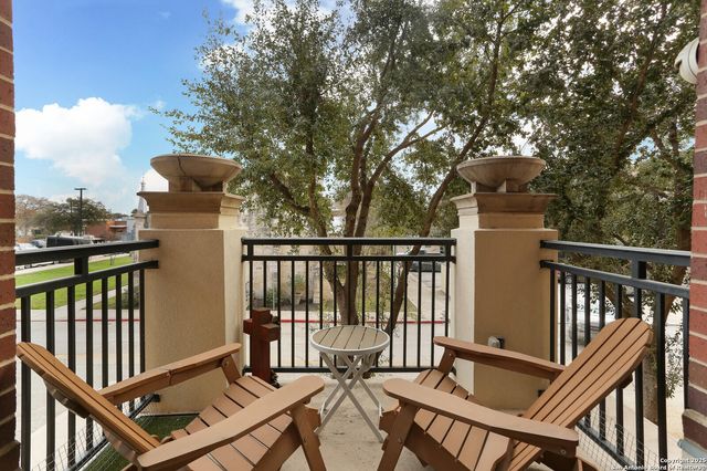 215 Center St Apt 109, San Antonio, TX 78202
