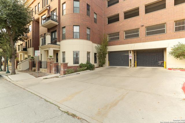 215 Center St Apt 109, San Antonio, TX 78202