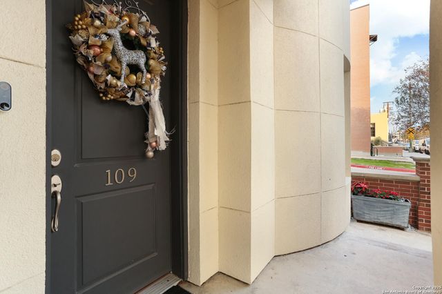 215 Center St Apt 109, San Antonio, TX 78202