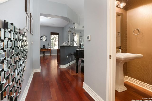 215 Center St Apt 109, San Antonio, TX 78202