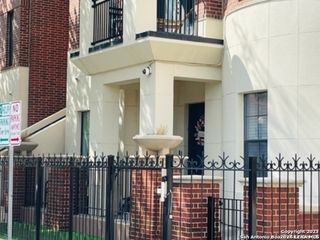 215 Center St Apt 109, San Antonio, TX 78202
