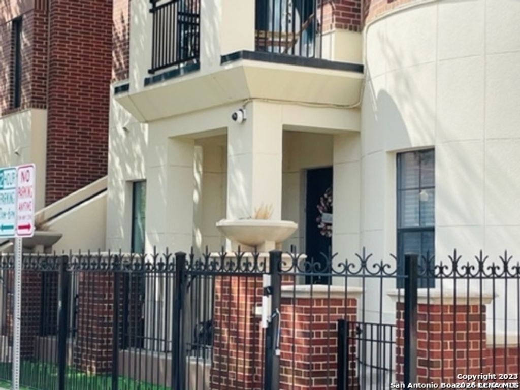 215 Center St Apt 109, San Antonio, TX 78202
