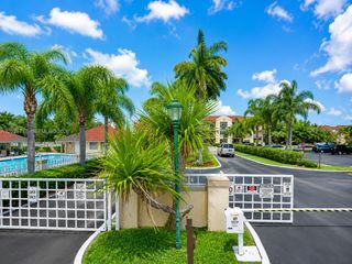 18840 NW 57th Ave 302, Hialeah, FL 33015