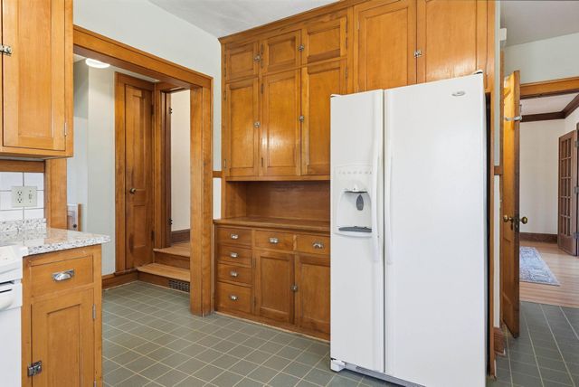 139 Spruce Street, Mahtomedi, MN 55115