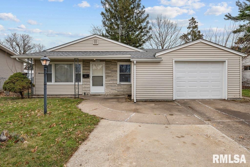 2409 N MICHIGAN Avenue, Davenport, IA 52804