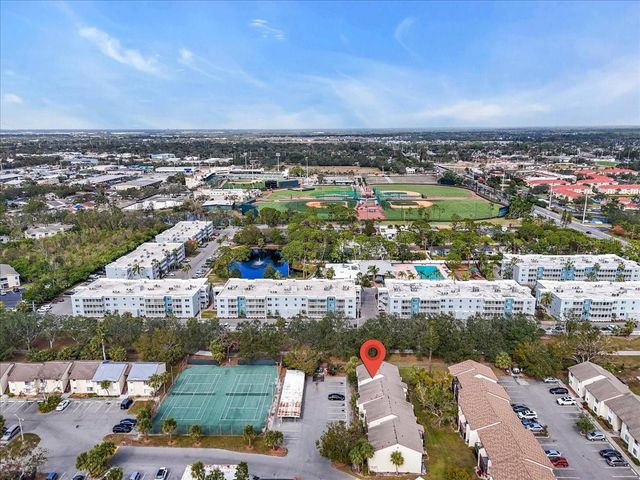 2701 HIDDEN LAKE DRIVE N E, Sarasota, FL 34237