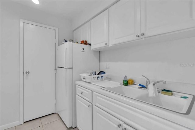 2701 HIDDEN LAKE DRIVE N E, Sarasota, FL 34237