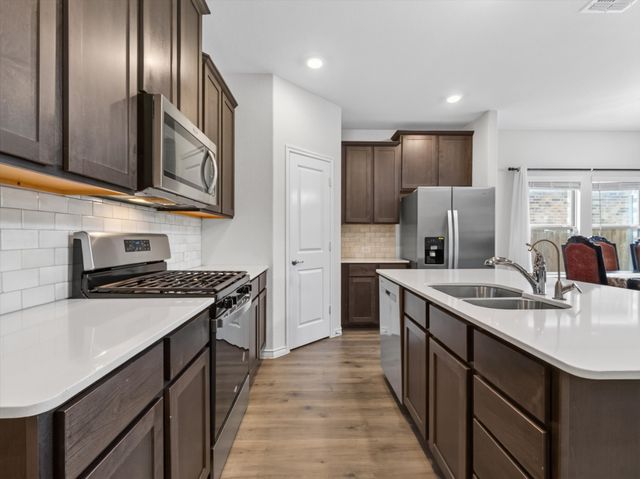 10616 Breezeway Drive, Aubrey, TX 76227