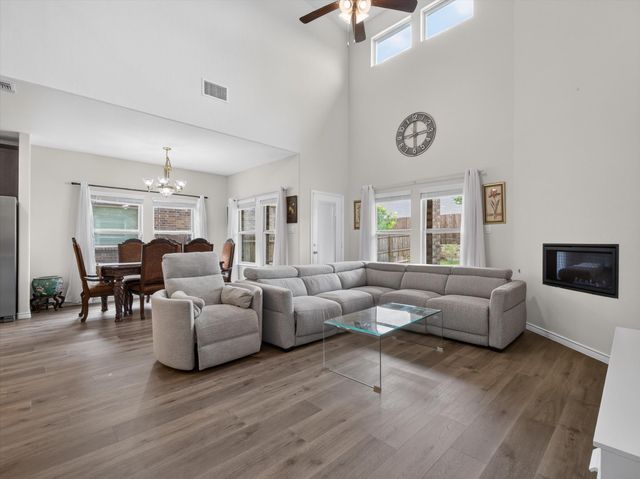 10616 Breezeway Drive, Aubrey, TX 76227