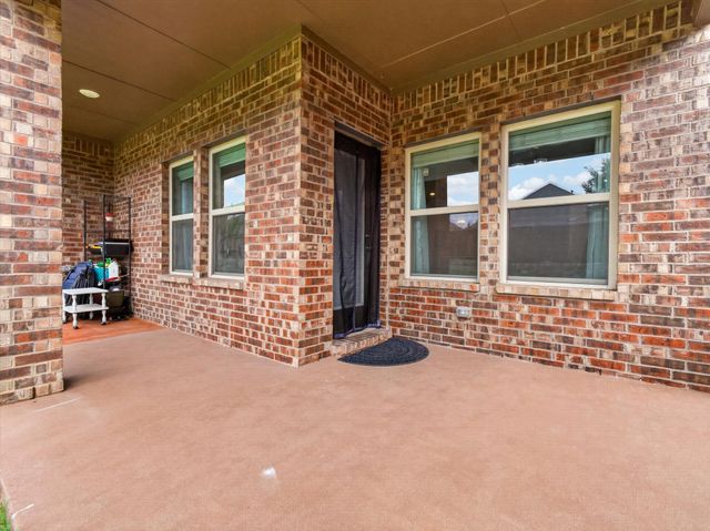 10616 Breezeway Drive, Aubrey, TX 76227