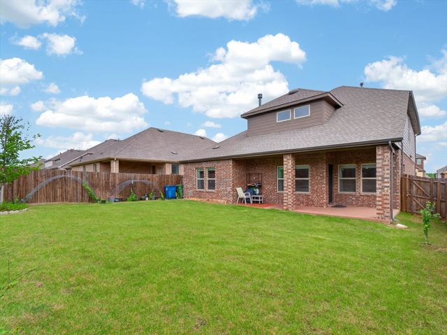 10616 Breezeway Drive, Aubrey, TX 76227