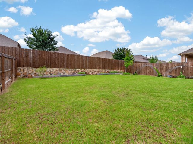 10616 Breezeway Drive, Aubrey, TX 76227