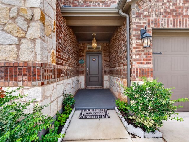 10616 Breezeway Drive, Aubrey, TX 76227