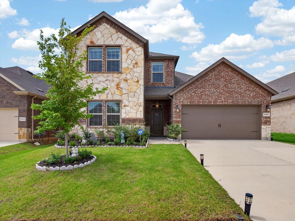 10616 Breezeway Drive, Aubrey, TX 76227