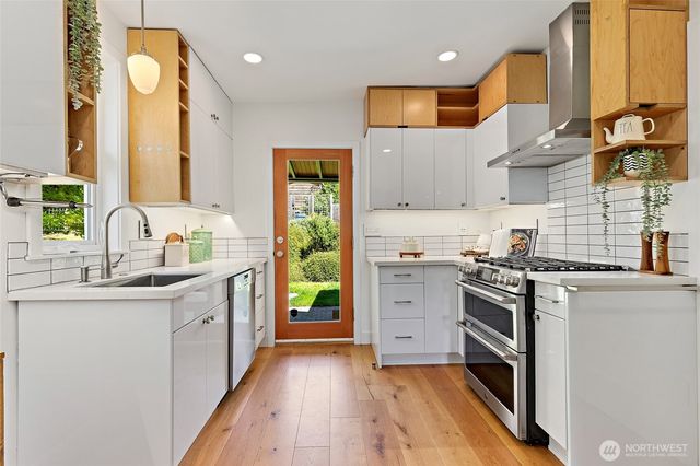 4048 37th Avenue S, Seattle, WA 98118