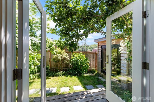 4048 37th Avenue S, Seattle, WA 98118