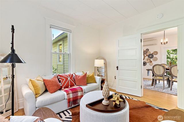 4048 37th Avenue S, Seattle, WA 98118