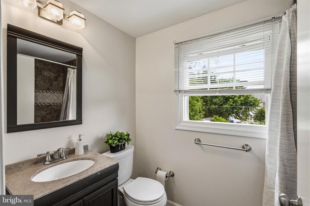 Image 20 of property listing at 12602 KILLIAN LN, Bowie, MD 20715