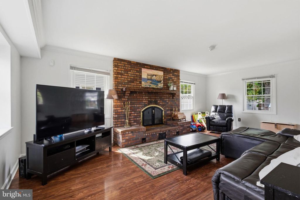 Image 4 of property listing at 12602 KILLIAN LN, Bowie, MD 20715