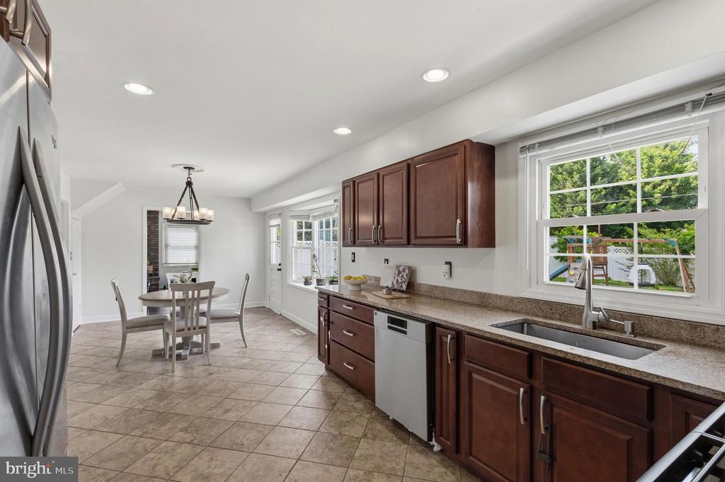 Image 7 of property listing at 12602 KILLIAN LN, Bowie, MD 20715