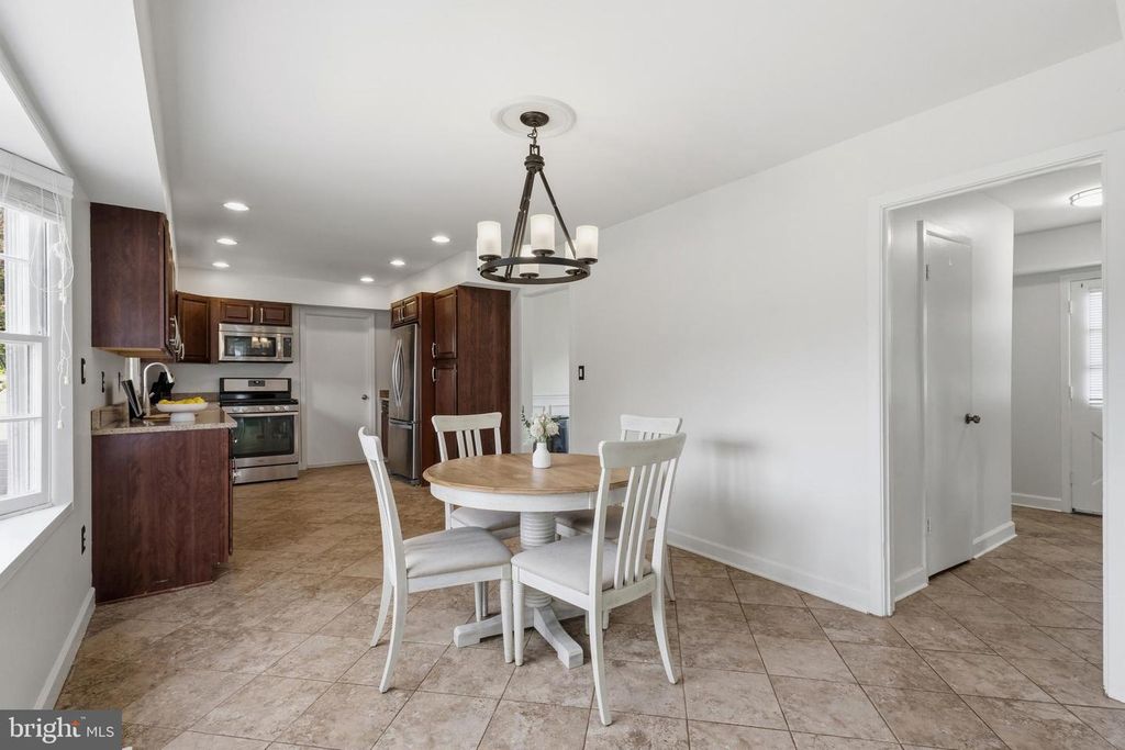 Image 9 of property listing at 12602 KILLIAN LN, Bowie, MD 20715