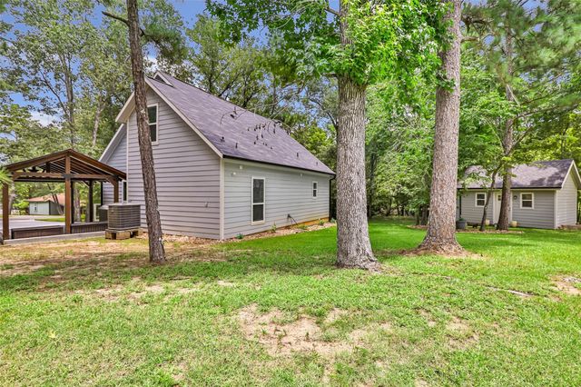 561 N Royale Greens Drive, Coldspring, TX 77331