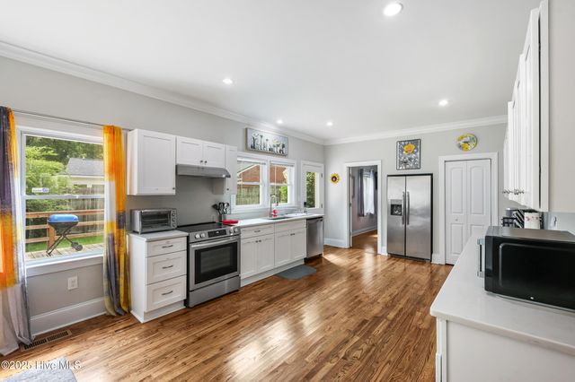 827 Colonial Drive, Wilmington, NC 28403