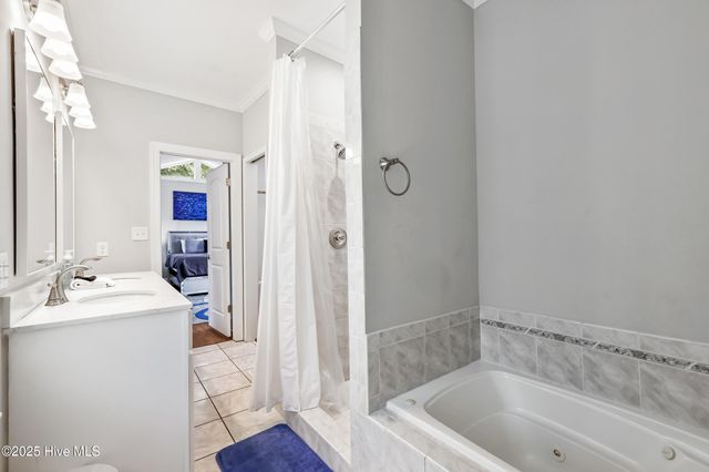 827 Colonial Drive, Wilmington, NC 28403