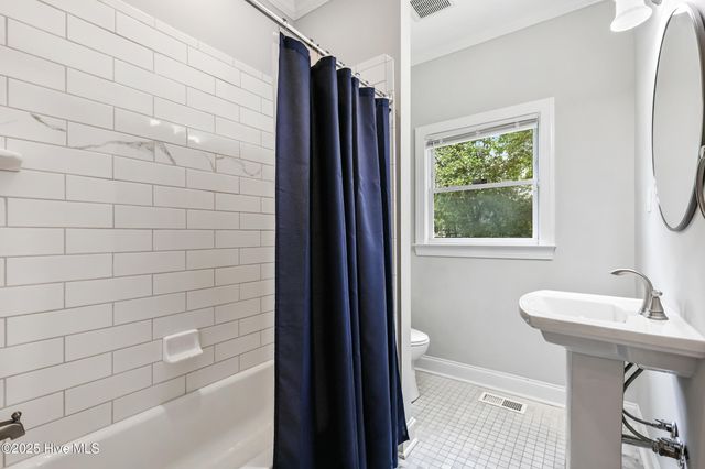 827 Colonial Drive, Wilmington, NC 28403