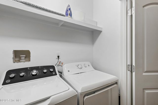 827 Colonial Drive, Wilmington, NC 28403