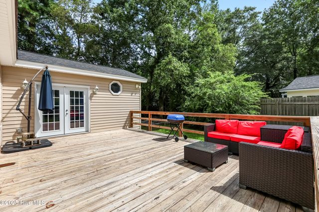 827 Colonial Drive, Wilmington, NC 28403