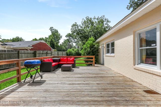 827 Colonial Drive, Wilmington, NC 28403