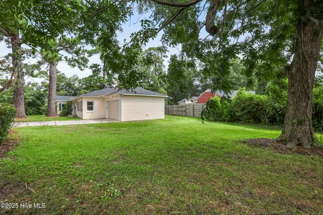 827 Colonial Drive, Wilmington, NC 28403