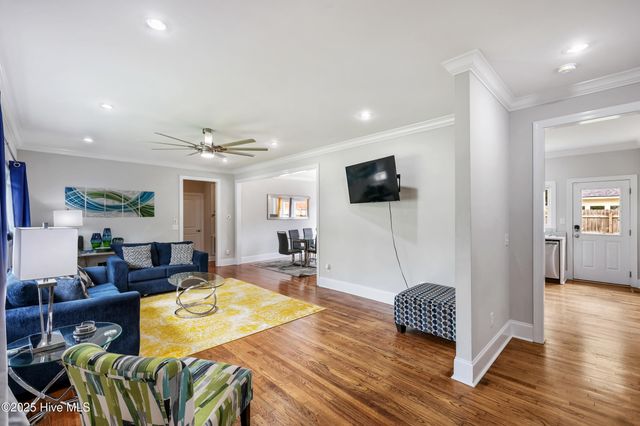 827 Colonial Drive, Wilmington, NC 28403