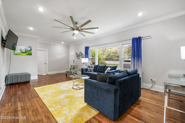 827 Colonial Drive, Wilmington, NC 28403