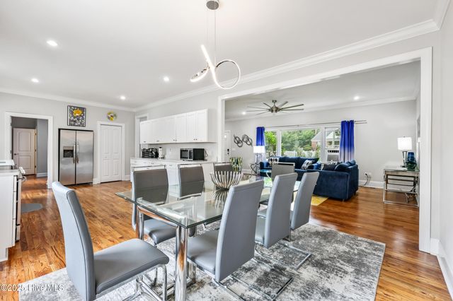 827 Colonial Drive, Wilmington, NC 28403