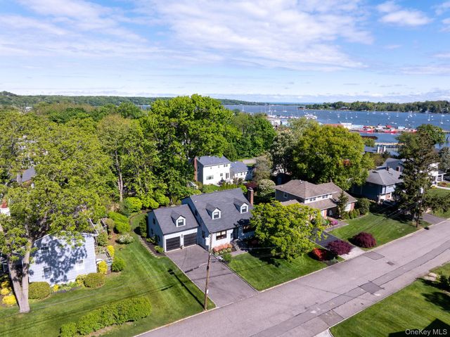 1 Seawanhaka Place, Oyster Bay, NY 11771