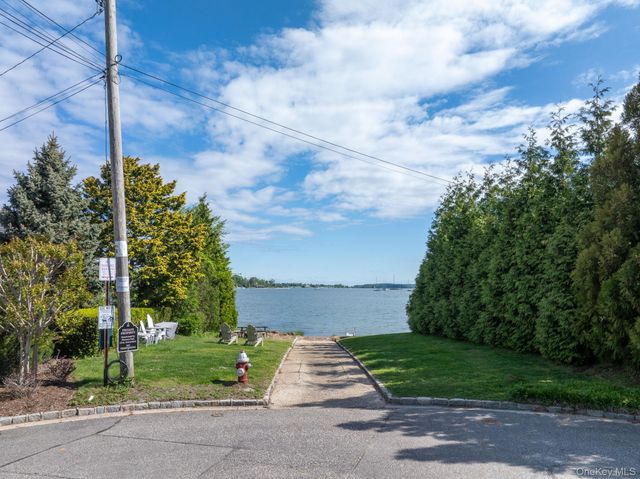 1 Seawanhaka Place, Oyster Bay, NY 11771