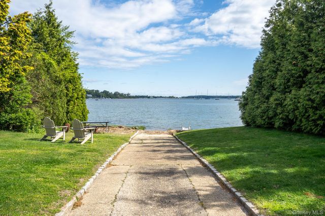 1 Seawanhaka Place, Oyster Bay, NY 11771
