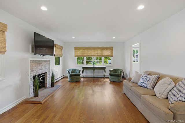 1 Seawanhaka Place, Oyster Bay, NY 11771