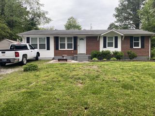 241 Castle Ln, Dover, TN 37058