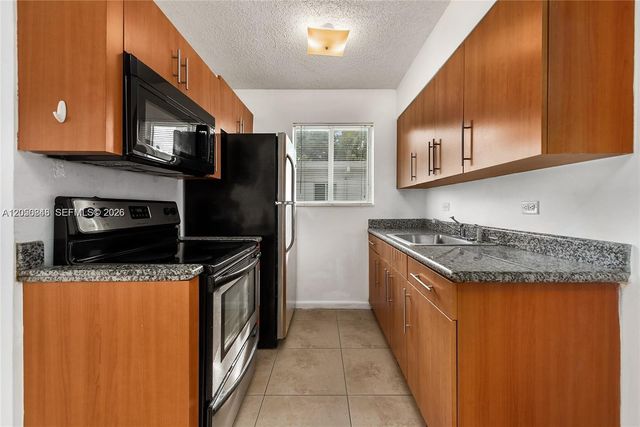 932 Moffett Street 6, Hallandale Beach, FL 33009