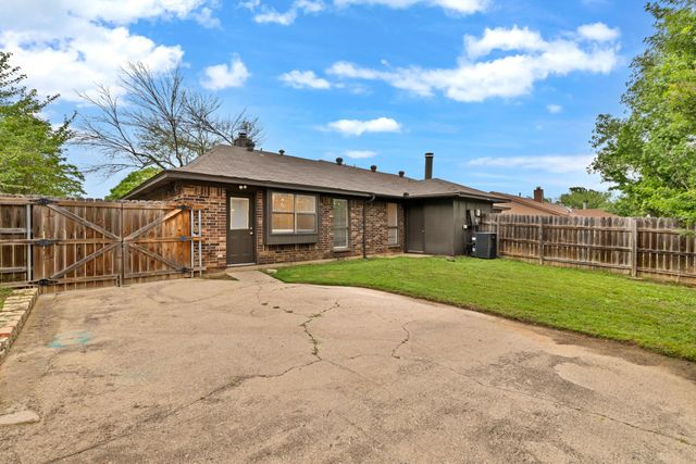 2416 Oakmont Drive, Bedford, TX 76022