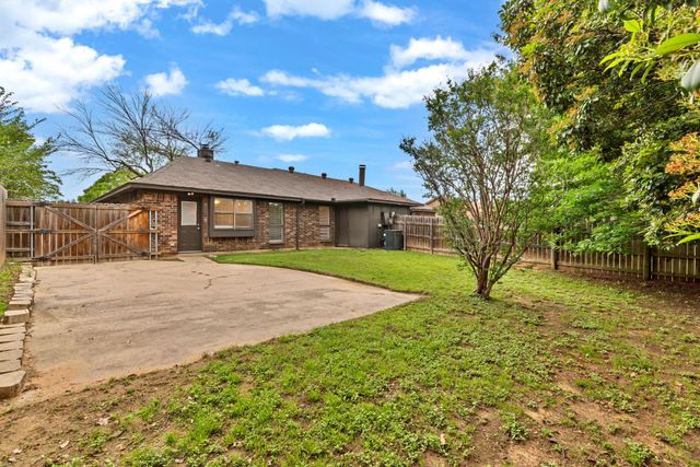 2416 Oakmont Drive, Bedford, TX 76022