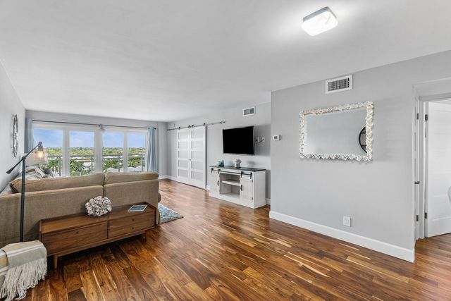 1160 Hillsboro Mile 803, Hillsboro Beach, FL 33062