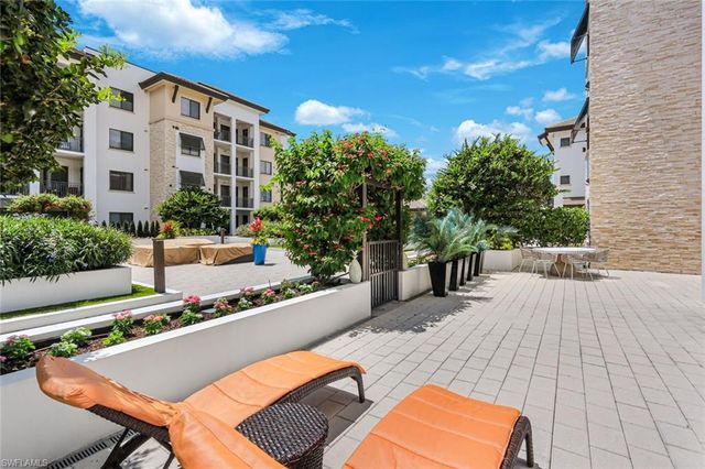 1030 3rd AVE S 216, Naples, FL 34102