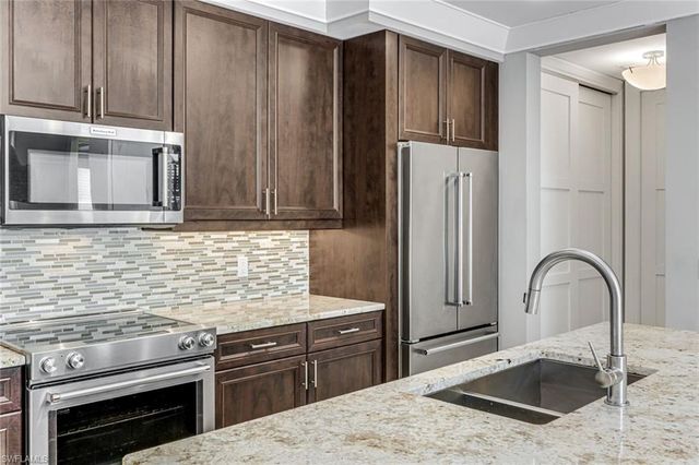 1030 3rd AVE S 216, Naples, FL 34102