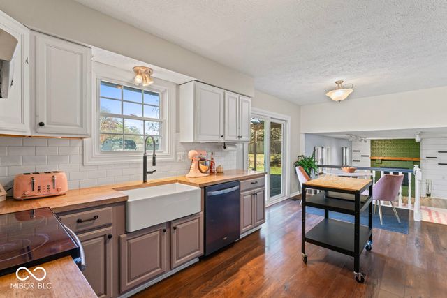 8820 Deer Run Court, Indianapolis, IN 46256